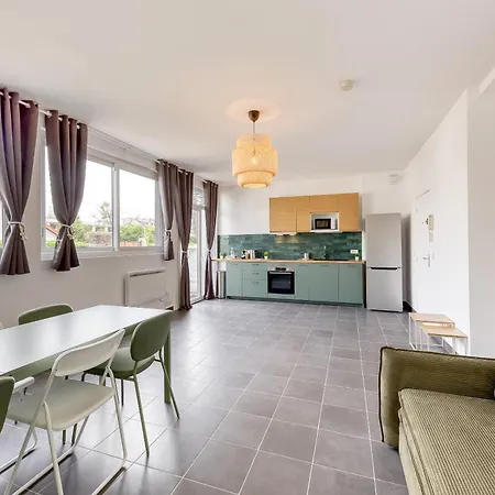 Escale-marne Fr - 001 - Private Terrace - Free Parking - Free Luggage Storage - Equipped - Linen Included - Washing Machine - Dish Washer - Luxury Mattress 160x200 - 10mn Walk Metro 8 - Rer A - Panoramic View - From 1 To 4 Guests Apartment *